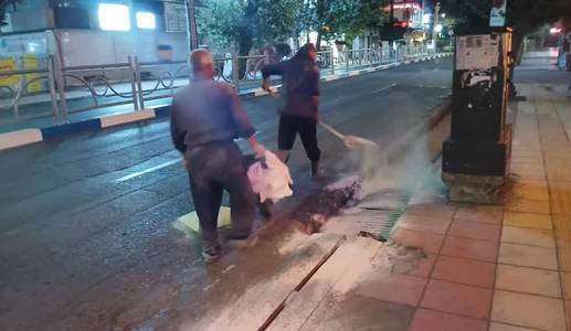 آهک‌پاشی جوی‌های آب و معابر اصلی شهر آمل